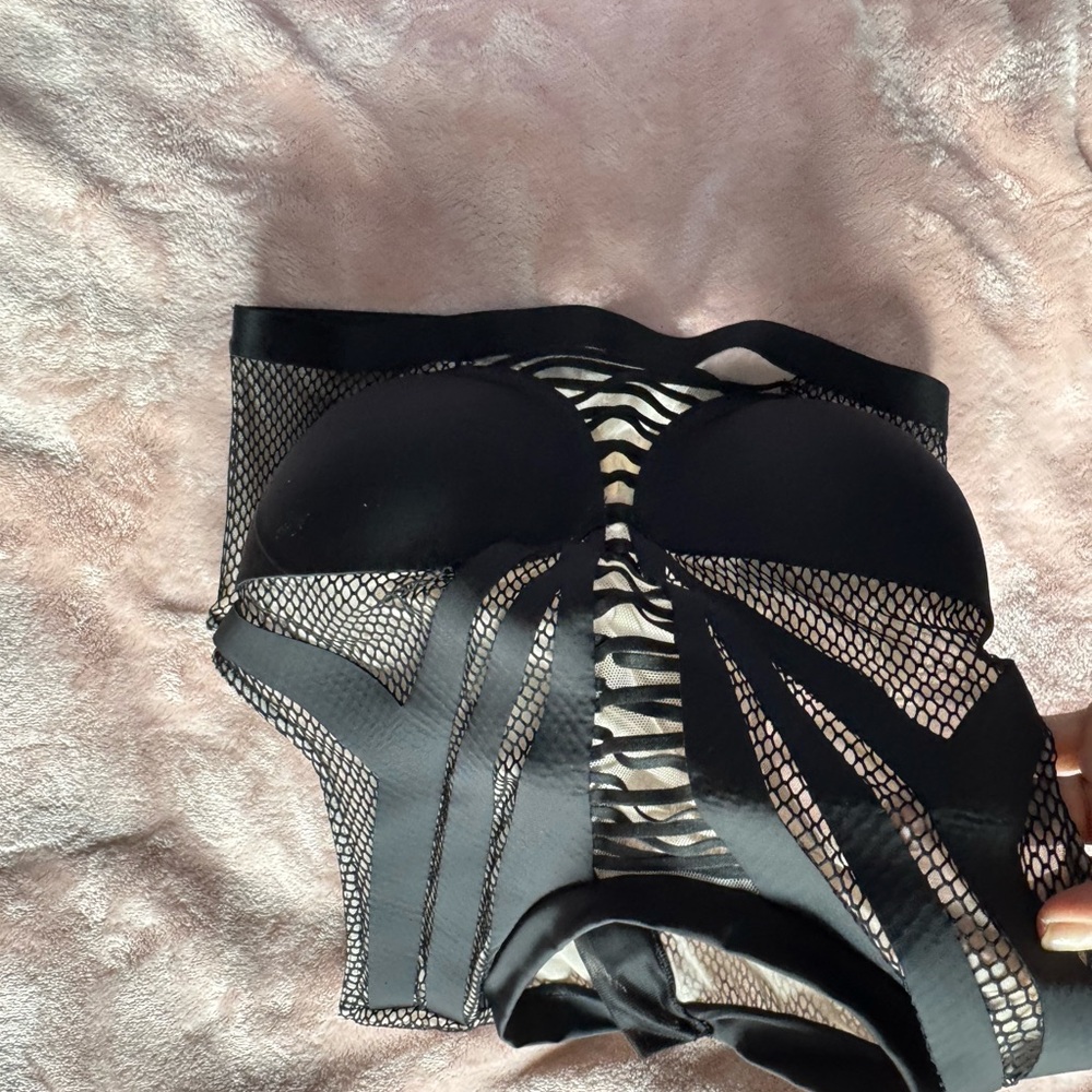 Victoria's Secret Black Bra with Molded Cups and Underwire - Picture 8 of 8